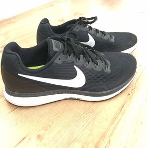 NIKE AIR ZOOM PEGASUS 34 :: Size 8.5